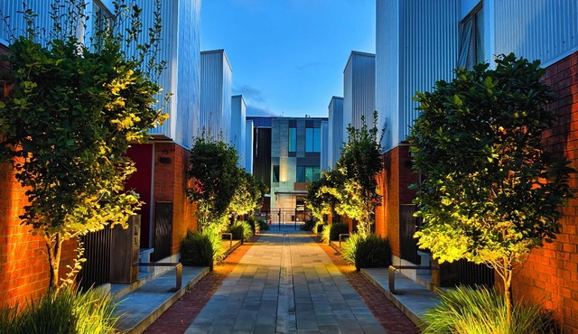 Walk to Stadium · CBD 2BR 2Bath Townhouse + Free Reserved Parking - JJHome