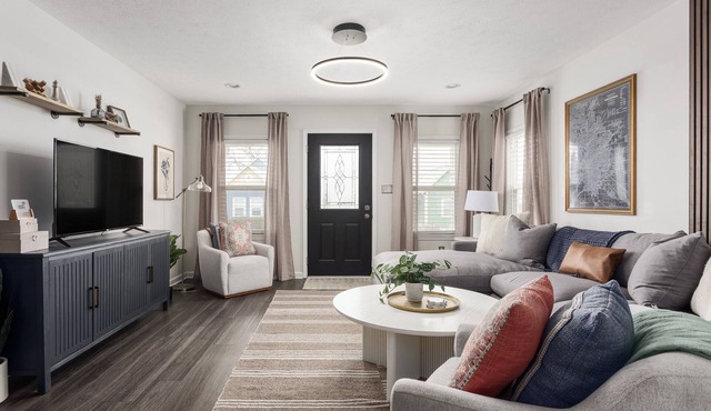 Walk to Stadium & Convention, Pet-Friendly w/Fence, Well-Stocked, Hot Tub