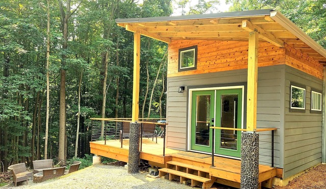 Walk to State Park trails! Nature bathing + hot tub under the stars + firepit