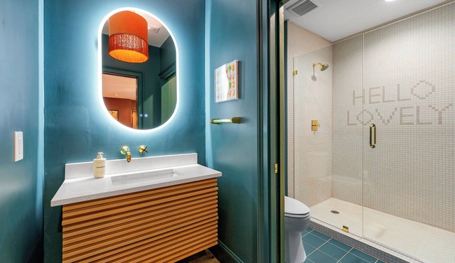 Walk to Stone Mountain Park! Historic Loft in Downtown Stone Mountain