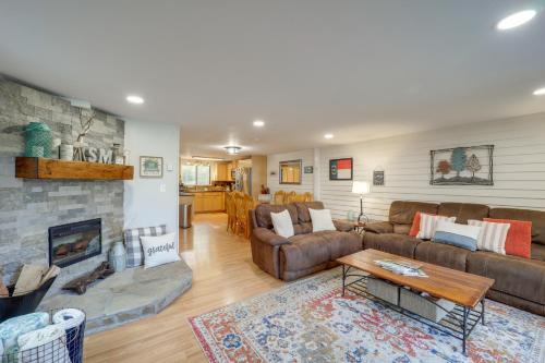 Walk to Sugar Mountain Resort Ski, Golf and Hike!