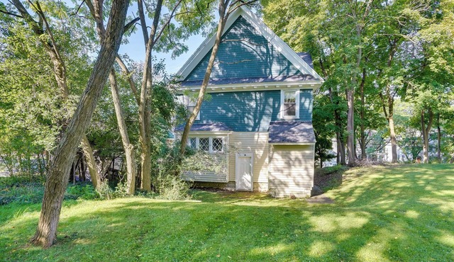 Walk to Syracuse Campus: Family-friendly Home!