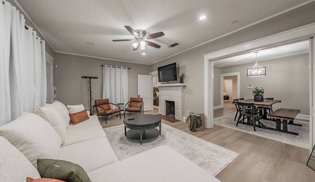 Walk To TCU -2 King Beds-Sleeps 6-As Close As You Can Get
