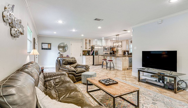 Walk to Texas A&M: College Station Home w/Yard!