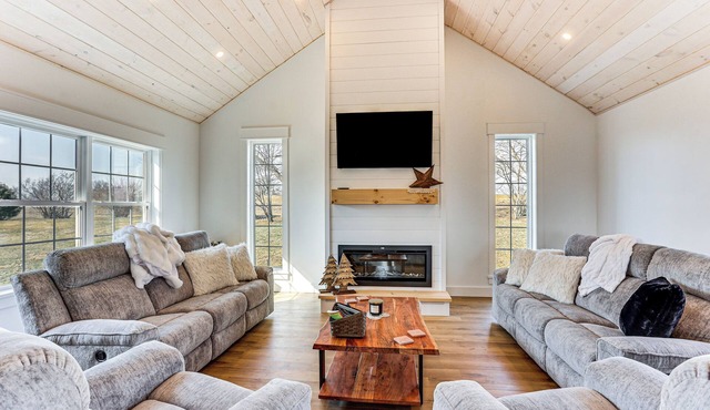 Walk to the Amish Village: Spacious Ronks Getaway!