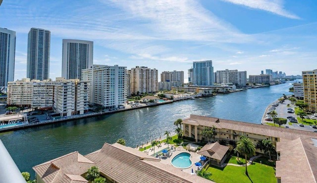 Walk To The Beach - Beachside Services -12th Floor