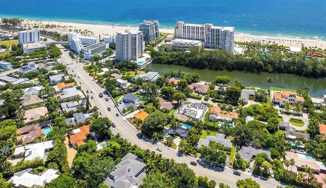 Walk to the Beach - 5 bedrooms - Heated Pool - Prime Location close to Las Olas!