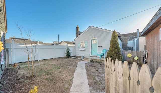 Walk to the beach or Sunset Lake with a front yard and Pet-Friendly!