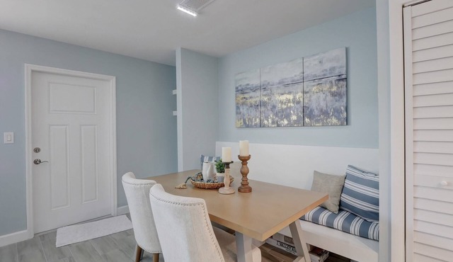 Walk to the Beach and Downtown Naples From Our Totally Upgraded Condo