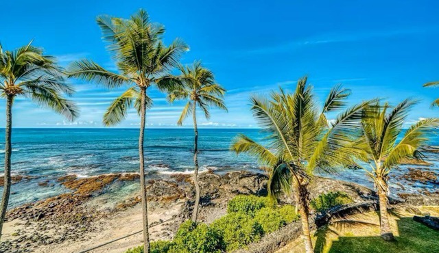 Walk to the Beach! Breezy Big Island Condo with Pool, AC, and Lanai