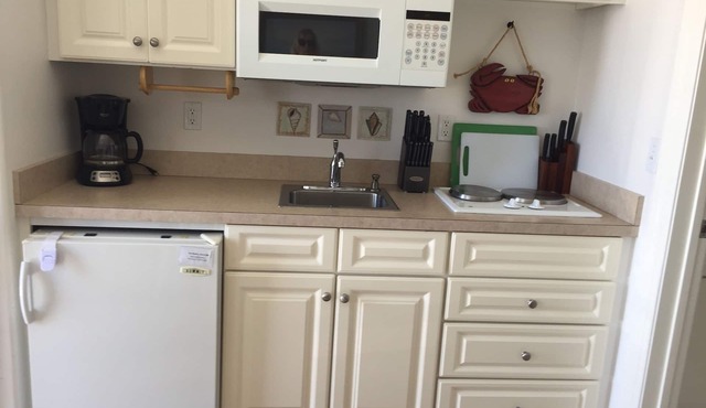 Walk to the beach, boardwalk and shopping! Pool on site, great location!