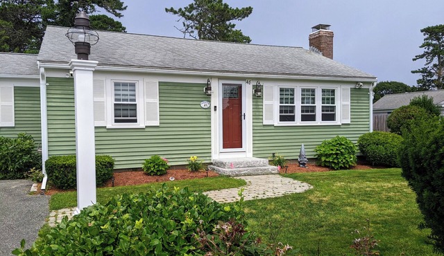 Walk to the beach- Completely renovated 3 bedrooms house, central A/C