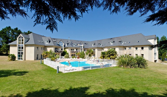 Walk to the Beach! Bright Saint-Briac Retreat