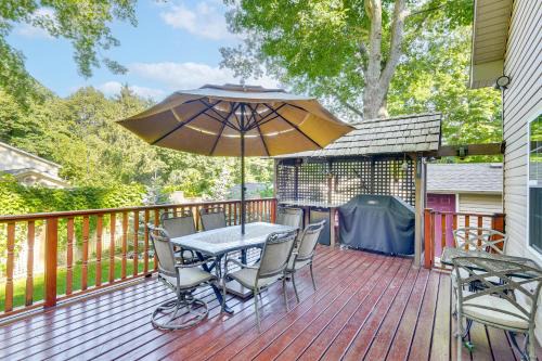 Walk to the Beach: Pet Friendly w/Fire Pit!