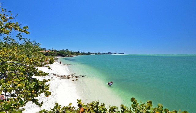 Walk to the Beach / Ride to the Village / Pool Home