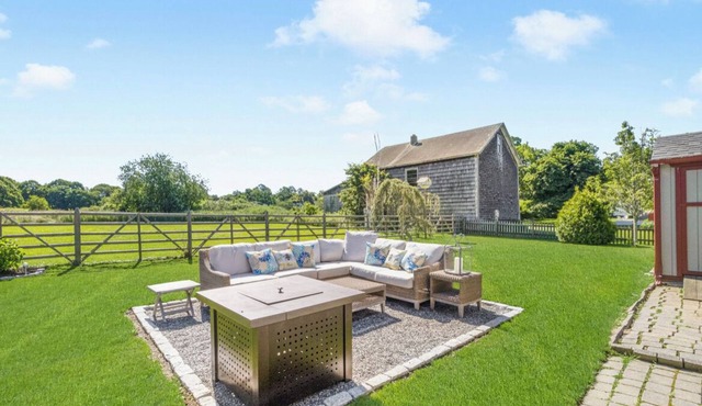 Walk to the Beach - Serene Coastal Country Cottage