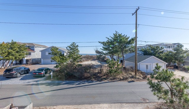 Walk to the Beach Ocean Views 3BR Home Sleeps 8 w/Parking