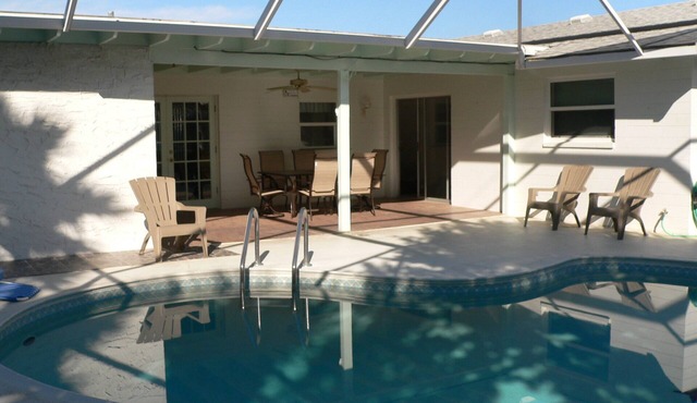 Walk to the beach ! Charming 3Bedroom Pool House in Ormond by the Sea!