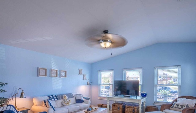 Walk to the Beach ! Cute single level house located off of 11th St. Small Fenced Yard. Dogs ok. K