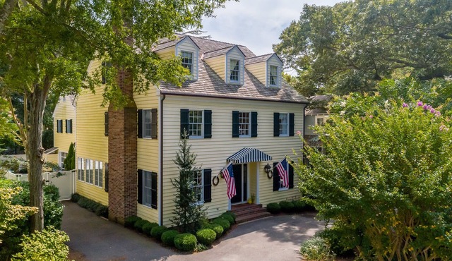 Walk to the Beach! Spacious Clean 7BR