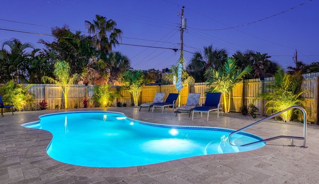Walk to The Beach - Coastal House on St Pete Beach