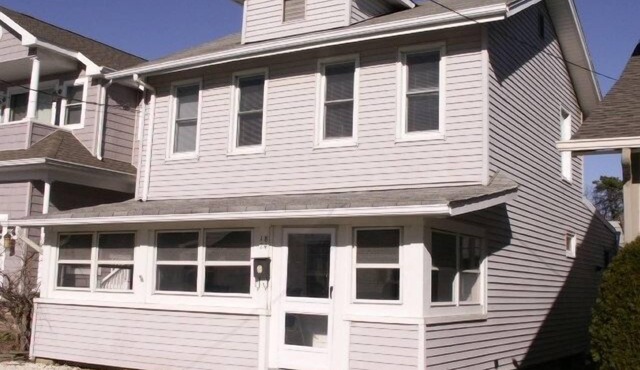 Walk to the beach w/4 badges or BBQ in the backyard