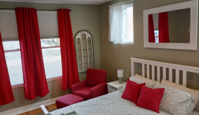 Walk to the Diamond- First Floor Bed and Bath Perfect multi-generation families