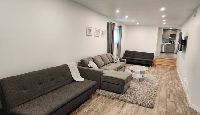 Walk to the Falls & Attractions!nModern, clean & comfortable 4 bedroom house