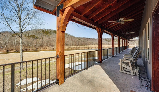 Walk to the James River! Serene Galena Studio