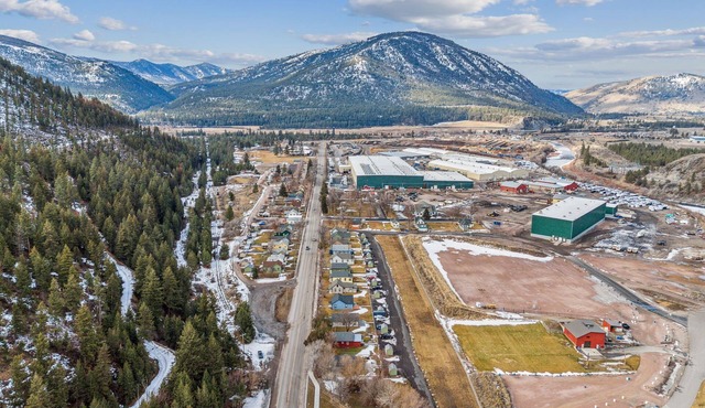 Walk to The KettleHouse Amphitheater - Charming Bonner Mill House