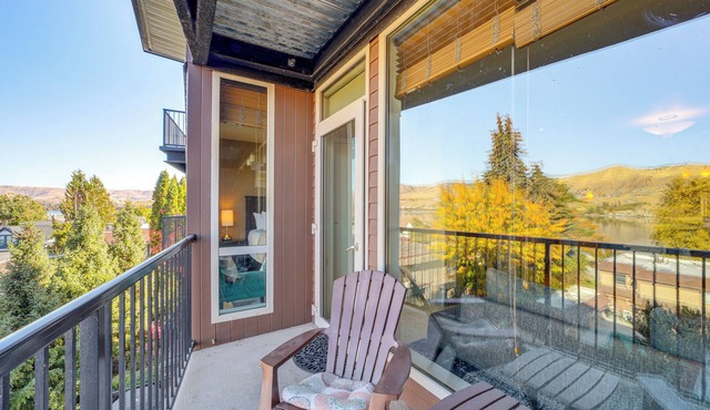 Walk to the Lake: Chelan Condo w/Mtn Views!