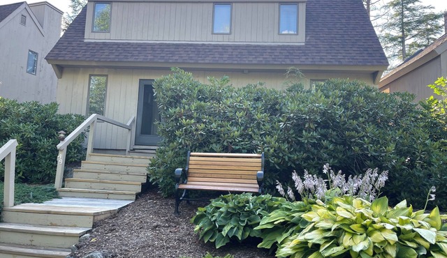 Walk to the Lake-Updated 3 BR Private Home with AC