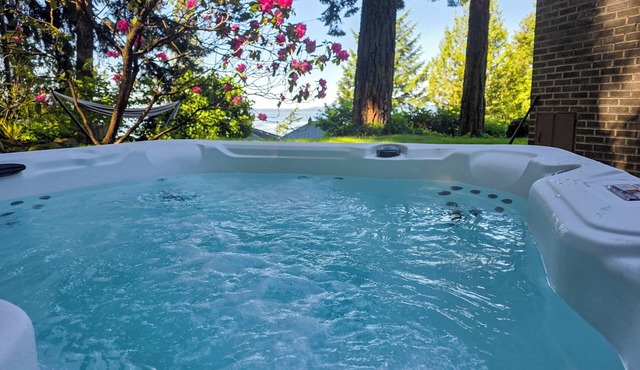 Walk to The Oyster Bar: Chuckanut Dr Retreat!