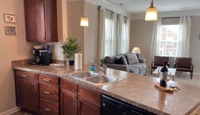 *Walk To The Park*2BR*Washer+Dryer*Pool*Gym