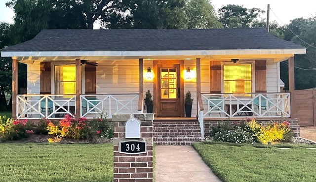 Walk to the River or Downtown. One block from Cameron Park. 1 Mile to Silos!