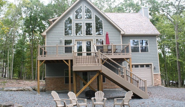 Walk to the Ski-Slope, Pool and Lodge Spectacular 5 Bedroom 3 Bath Contemp