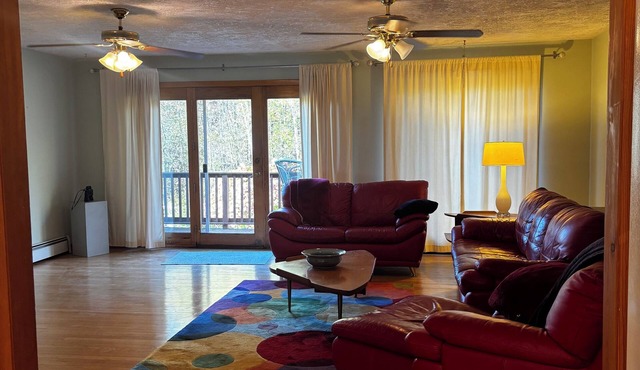 Walk to the slopes from this BMOM 3 bedroom.