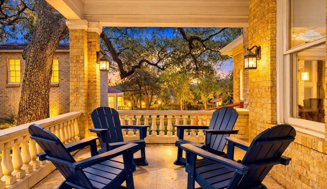 Walk to The Square | Grand Historic Manor Spacious 5 Bedroom 5 Bath | Near TXST, UFCU Stadium, River