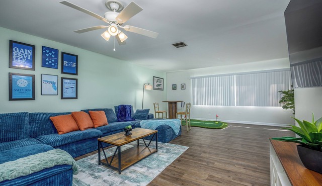 Walk to the UF football stadium from this spacious 4BR/2BA home that sleeps 14!