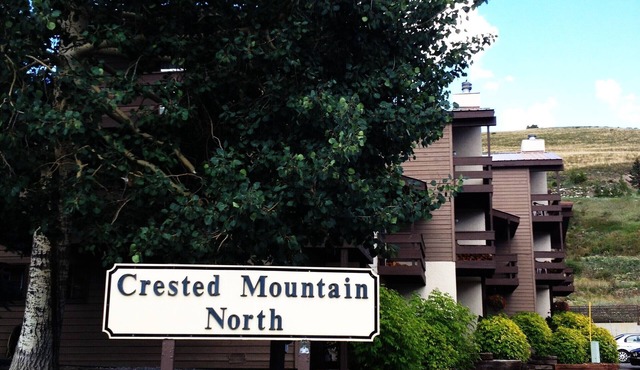 Walk to the lifts from Crested Mountain North 2 bedroom Condo!