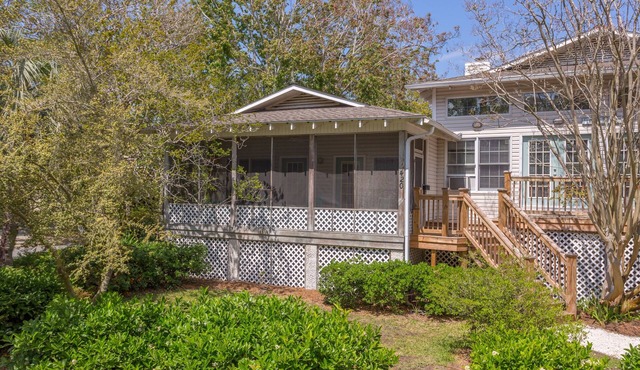 Walk to the Beach - Quaint 2 bed/1 bath lock-out