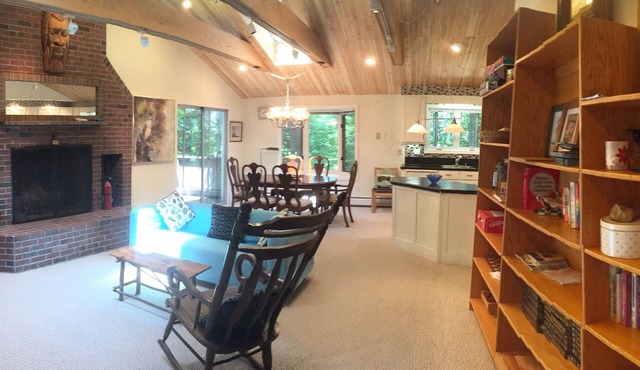 Walk to the village 6bed 4bath sleeps 15; newly renovated with 2 skylights.