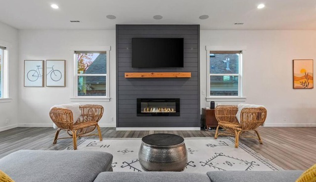 Walk to the waterfront - Charmwood House in Tacoma