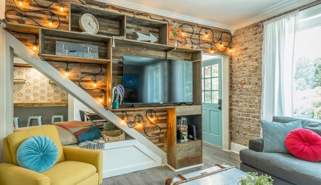 WALK to top Chattanooga action from this Fun Fabulous Family/Friend(ly) Home!