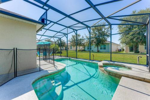 Walk to Tower Lake: Family Home in Gated Community
