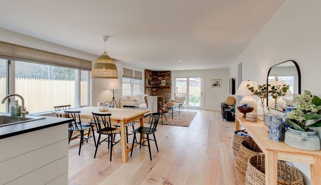 Walk to Town/Golf Club - Renovated Edgartown Home