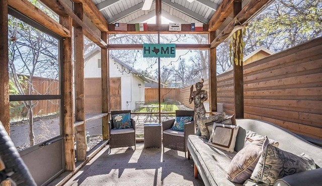 Walk to Town, Screened Patio - Classically Modern