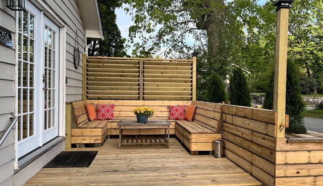 Walk to Town + Trail - Cozy Studio Retreat