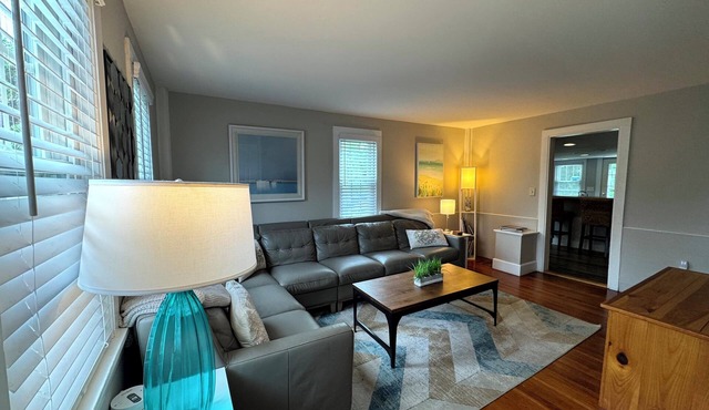 Walk to Town & Train, Rockport Beaches & Shops – 3BR, AC, Parking