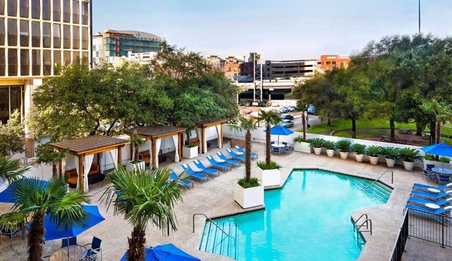 Walk to Toyota Center | Free Downtown Shuttle